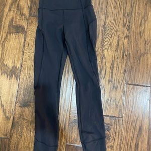 lululemon size 2 black Movement HighRise Crop